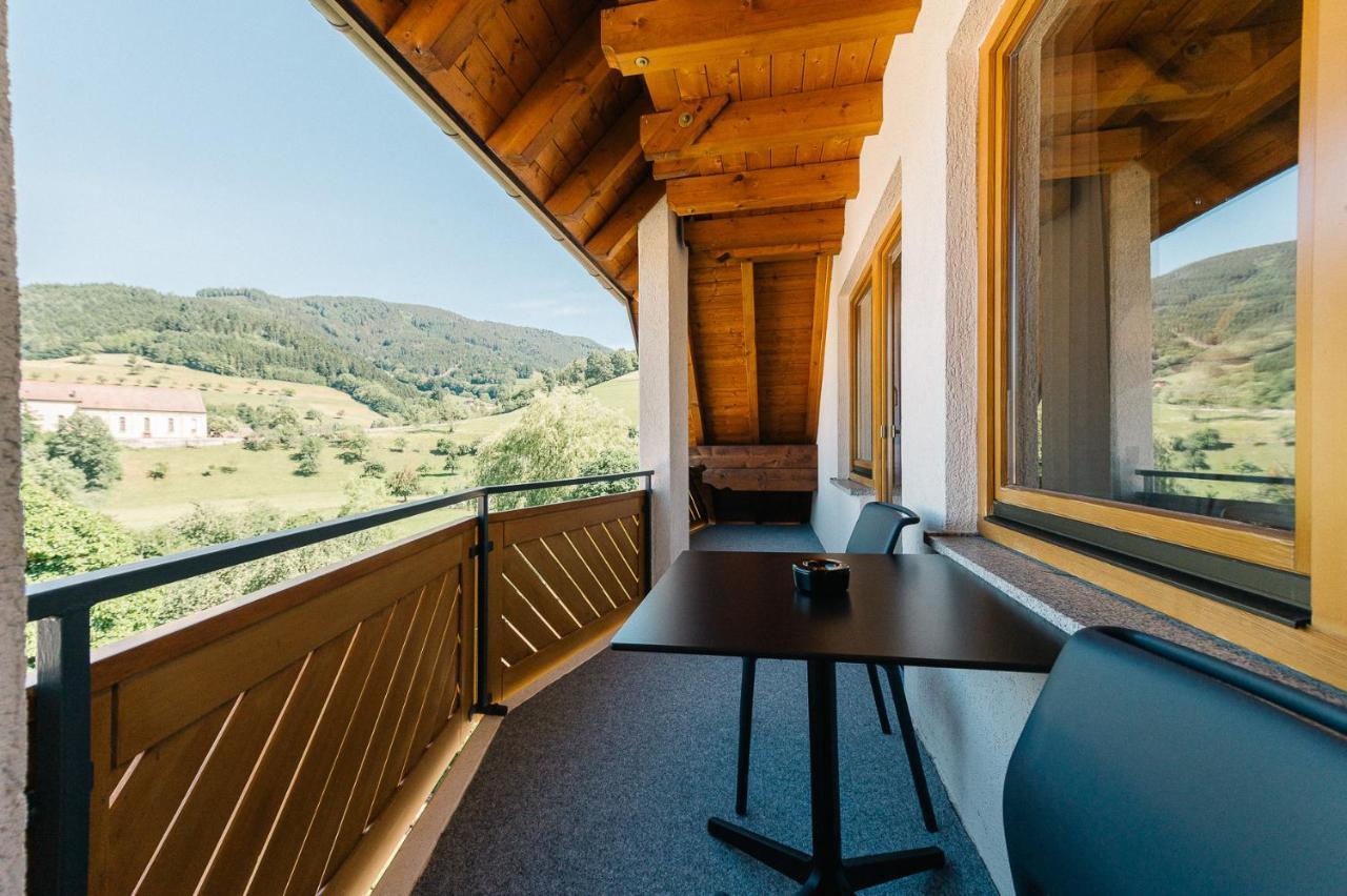 Moderne 2 Zi.-Fewo Blackforest Art Naehe Freiburg Simonswald Exterior foto